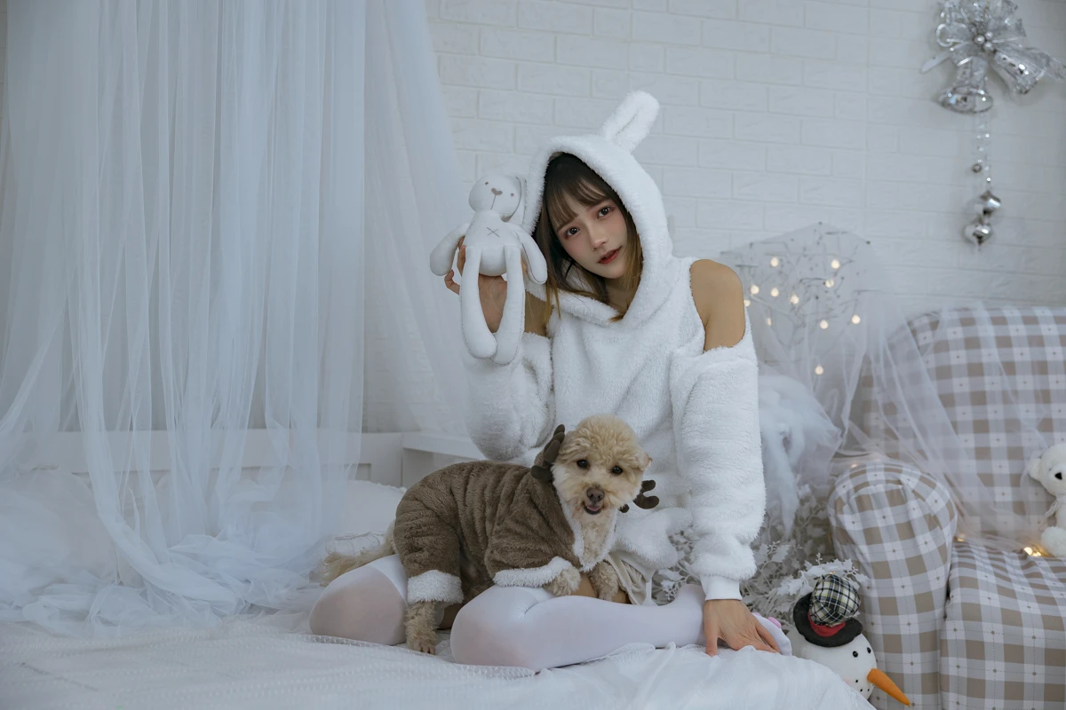 [YITUYU] 2022.12.17 Vol.2702 – Warm Girls and Pets Rabbit Zzz won't eat carrots#[24P]-15